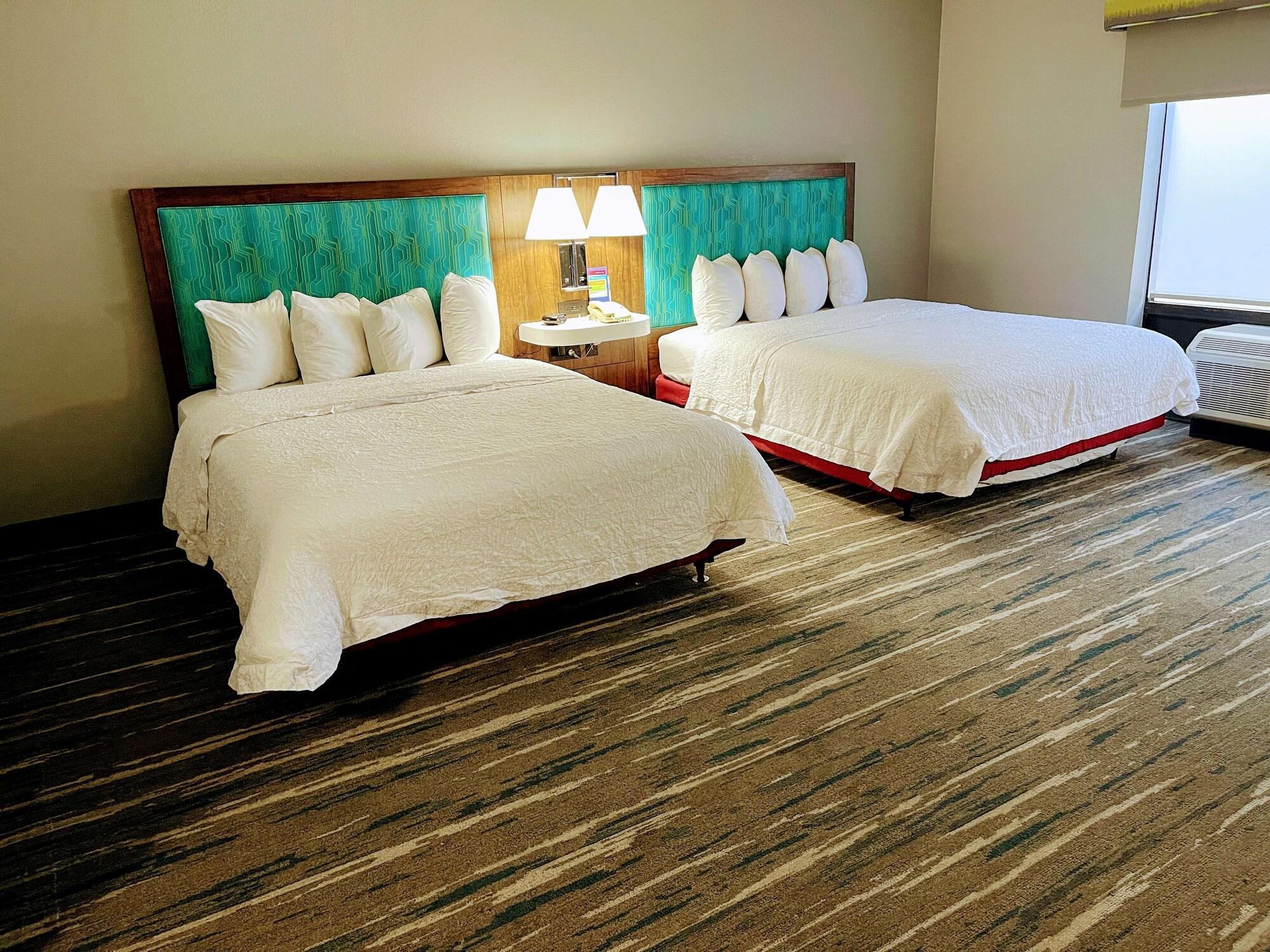 Hampton Inn & Suites Pensacola I-10 N At University Town Plaza Exterior photo