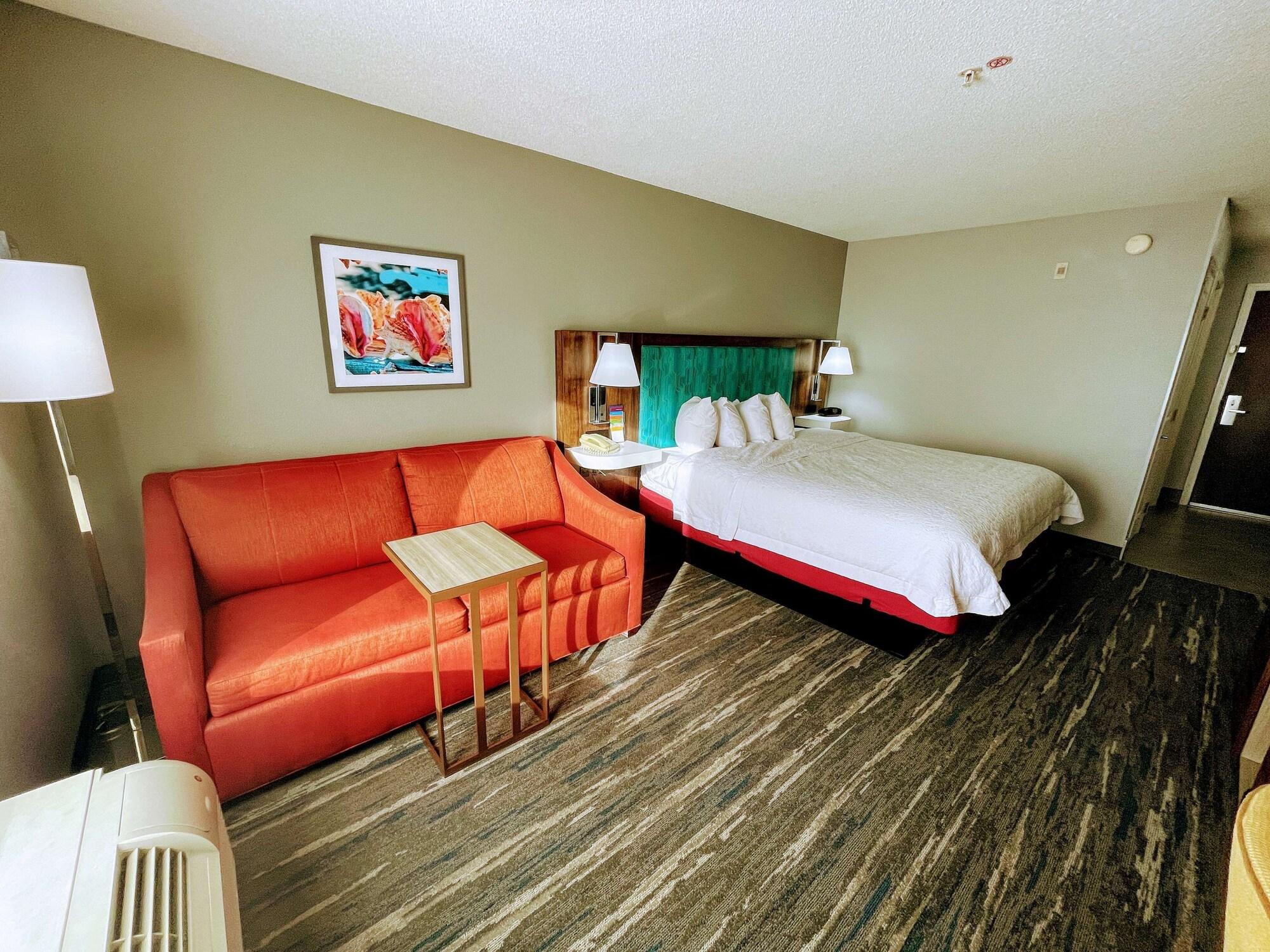 Hampton Inn & Suites Pensacola I-10 N At University Town Plaza Exterior photo