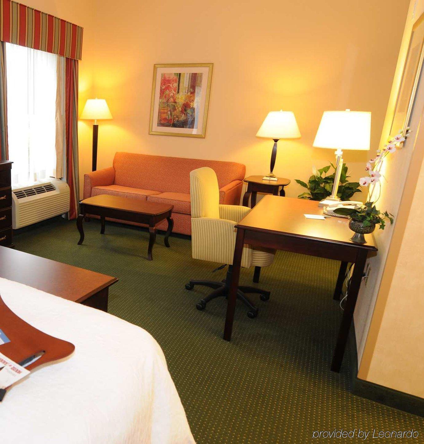 Hampton Inn & Suites Pensacola I-10 N At University Town Plaza Room photo
