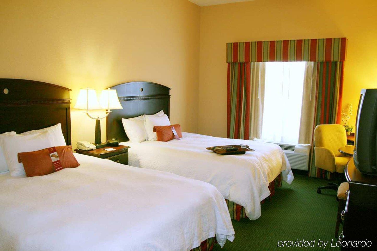Hampton Inn & Suites Pensacola I-10 N At University Town Plaza Room photo